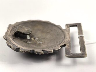 Kaiserliche Marine, silbernes Schloss für die Feldbinde 1. Modell ab 1888. Höhe 50mm, das "W" für Wilhelm ab 1902 ergänzt.