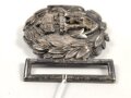Kaiserliche Marine, silbernes Schloss für die Feldbinde 1. Modell ab 1888. Höhe 50mm, das "W" für Wilhelm ab 1902 ergänzt.