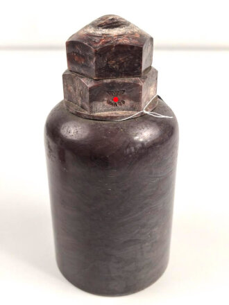 Behälter für Waffenentgiftungsmittel Wehrmacht. Guter Zustand, aus rotbraun melierter Preßmasse,  Höhe 20cm