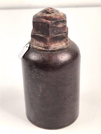 Behälter für Waffenentgiftungsmittel Wehrmacht. Guter Zustand, aus rotbraun melierter Preßmasse,  Höhe 20cm
