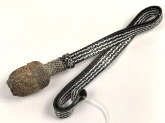 Portepee für den SS Führersäbel der Verfügungstruppe. Schwarzes Lederband mit silbernen Durchzügen, gedunkelt, sonst gut