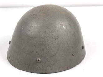 Tschechoslowakei , Stahlhelm Wz32 in gutem Zustand , eher unübliche Lackierung