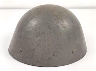 Tschechoslowakei , Stahlhelm Wz32 in gutem Zustand , eher unübliche Lackierung