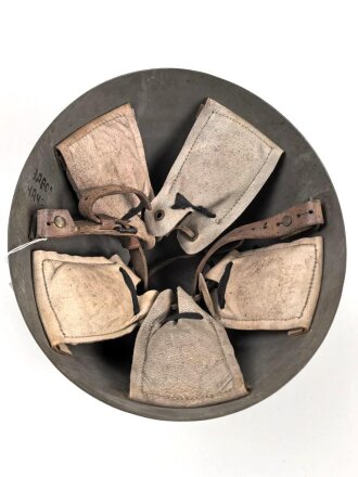 Tschechoslowakei , Stahlhelm Wz32 in gutem Zustand , eher unübliche Lackierung