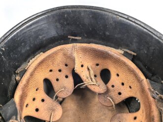 Feuerwehr III.Reich, Stahlhelm Originallack. Ungereinigtes Stück, die Embleme entfernt