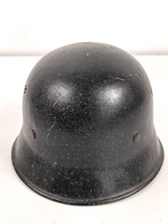Feuerwehr III.Reich, Stahlhelm Originallack. Ungereinigtes Stück, die Embleme entfernt