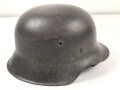 Heer, Stahlhelm Modell 1942. Im allen Teilen originales Stück, das Innenfutter vermutlich vor längerer Zeit gewechselt und defekt. Hersteller EF64, das Emblem entfernt