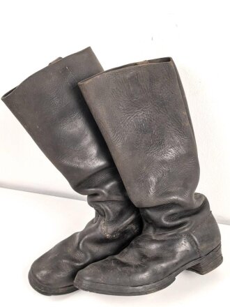 Paar schwere Stiefel für Mannschaften. Unvorschriftsmäßige Ausführung, evtl. für andere Armee ? Ingereinigt, Sohlnelänge 31cm