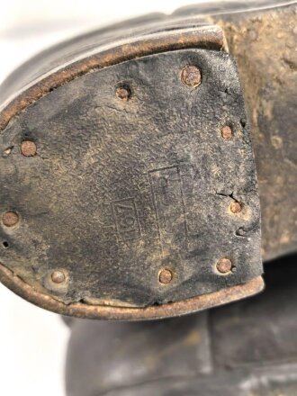 Paar schwere Stiefel für Mannschaften. Unvorschriftsmäßige Ausführung, evtl. für andere Armee ? Ingereinigt, Sohlnelänge 31cm
