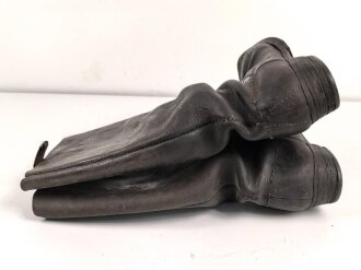 Paar schwere Stiefel für Mannschaften. Unvorschriftsmäßige Ausführung, evtl. für andere Armee ? Ingereinigt, Sohlnelänge 31cm