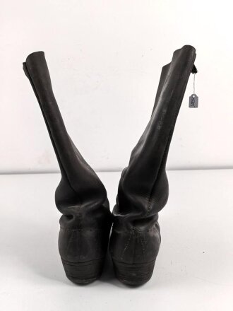 Paar schwere Stiefel für Mannschaften. Unvorschriftsmäßige Ausführung, evtl. für andere Armee ? Ingereinigt, Sohlnelänge 31cm