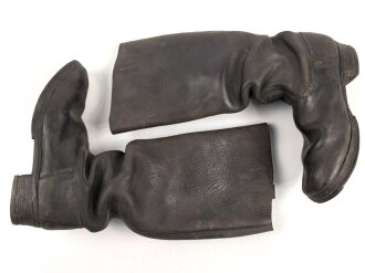 Paar schwere Stiefel für Mannschaften. Unvorschriftsmäßige Ausführung, evtl. für andere Armee ? Ingereinigt, Sohlnelänge 31cm