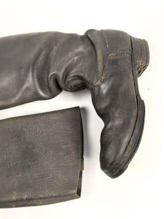 Paar schwere Stiefel für Mannschaften. Unvorschriftsmäßige Ausführung, evtl. für andere Armee ? Ingereinigt, Sohlnelänge 31cm
