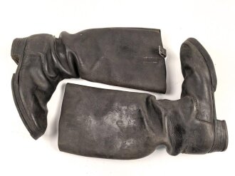Paar schwere Stiefel für Mannschaften. Unvorschriftsmäßige Ausführung, evtl. für andere Armee ? Ingereinigt, Sohlnelänge 31cm