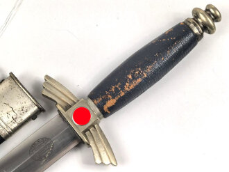 Fliegerdolch für Angehörige des Deutschen Luftsport Verband DLV. Die Klinge von Hörster Solingen. Die Belederung Original, die Hakenkreuze vollständig emailliert.