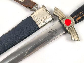 Fliegerdolch für Angehörige des Deutschen Luftsport Verband DLV. Die Klinge von Hörster Solingen. Die Belederung Original, die Hakenkreuze vollständig emailliert.