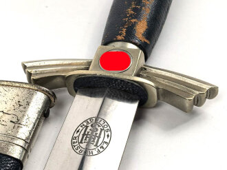 Fliegerdolch für Angehörige des Deutschen Luftsport Verband DLV. Die Klinge von Hörster Solingen. Die Belederung Original, die Hakenkreuze vollständig emailliert.