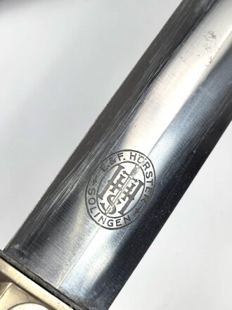 Fliegerdolch für Angehörige des Deutschen Luftsport Verband DLV. Die Klinge von Hörster Solingen. Die Belederung Original, die Hakenkreuze vollständig emailliert.