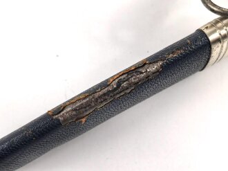 Fliegerdolch für Angehörige des Deutschen Luftsport Verband DLV. Die Klinge von Hörster Solingen. Die Belederung Original, die Hakenkreuze vollständig emailliert.