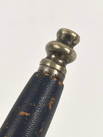 Fliegerdolch für Angehörige des Deutschen Luftsport Verband DLV. Die Klinge von Hörster Solingen. Die Belederung Original, die Hakenkreuze vollständig emailliert.