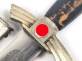Fliegerdolch für Angehörige des Deutschen Luftsport Verband DLV. Die Klinge von Hörster Solingen. Die Belederung Original, die Hakenkreuze vollständig emailliert.