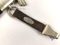 Fliegerdolch für Angehörige des Deutschen Luftsport Verband DLV. Die Klinge von Hörster Solingen. Die Belederung Original, die Hakenkreuze vollständig emailliert.