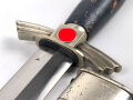 Fliegerdolch für Angehörige des Deutschen Luftsport Verband DLV. Die Klinge von Hörster Solingen. Die Belederung Original, die Hakenkreuze vollständig emailliert.