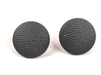 Paar Knöpfe für Feldmützen der Wehrmacht....