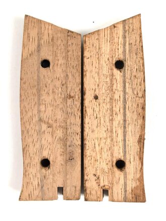 Paar Griffschalen aus Holz für ein Bajonett, Höhe 68,3 - 76mm. Original ?
