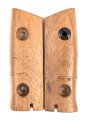 Paar Griffschalen aus Holz für ein Bajonett, Höhe 68,3 - 76mm. Original ?