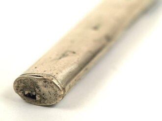 Unterer Scheidenbeschlag für eine Blankwaffe. Höhe 107,6mm, Breite oben innen gemessen 18,8mm