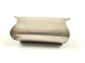 Mittlerer Scheidenbeschlag für eine Blankwaffe. Höhe 31,7mm, Breite  innen gemessen 17mm