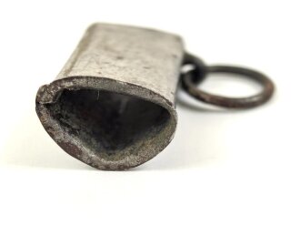 Oberer Scheidenbeschlag für eine Blankwaffe. Höhe 63,3mm, Breite oben,   innen gemessen etwa 21mm