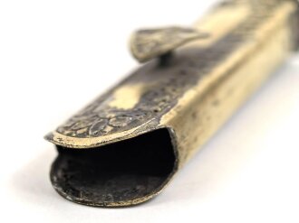 Oberer Scheidenbeschlag für eine Blankwaffe. Höhe 88,3mm, Breite oben,   innen gemessen etwa 19mm