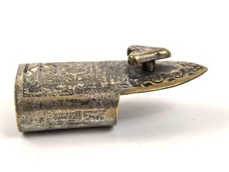 Oberer Scheidenbeschlag für eine Blankwaffe. Höhe 56,8mm, Breite oben,   innen gemessen etwa 25,5mm