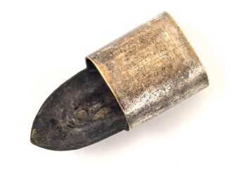 Oberer Scheidenbeschlag für eine Blankwaffe. Höhe 56,8mm, Breite oben,   innen gemessen etwa 25,5mm