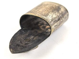 Oberer Scheidenbeschlag für eine Blankwaffe. Höhe 56,8mm, Breite oben,   innen gemessen etwa 25,5mm