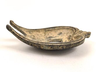 Teil eines Gefäß für eine Blankwaffe. Messing, max Breite 103mm, Öffnung 12 x 15,5mm