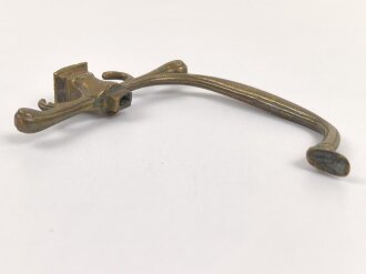 Ersatzteil für eine Blankwaffe. Messing, Gesamthöhe 143mm, unterer Absatz aussen gemessen 13 x 16mm