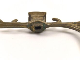 Ersatzteil für eine Blankwaffe. Messing, Gesamthöhe 143mm, unterer Absatz aussen gemessen 13 x 16mm