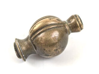 Ersatzteil für eine Blankwaffe. Messing, Gesamthöhe 46,5mm. unterer Absatz Durchmesser 11,2mm