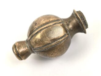 Ersatzteil für eine Blankwaffe. Messing, Gesamthöhe 46,5mm. unterer Absatz Durchmesser 11,2mm
