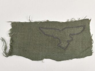 Luftwaffe Brustadler, original vernäht, ausgeschnitten aus einer Tarnfeldbluse für Angehörige der Felddivision.