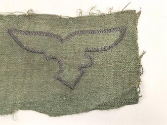 Luftwaffe Brustadler, original vernäht, ausgeschnitten aus einer Tarnfeldbluse für Angehörige der Felddivision.