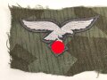 Luftwaffe Brustadler, original vernäht, ausgeschnitten aus einer Tarnfeldbluse für Angehörige der Felddivision.