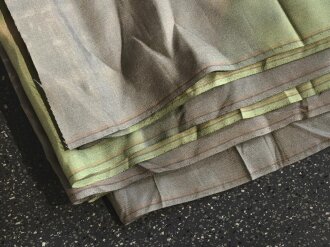 Luftwaffe, Stück Fallschirmseide . Maße 90cm x 20 Meter Länge