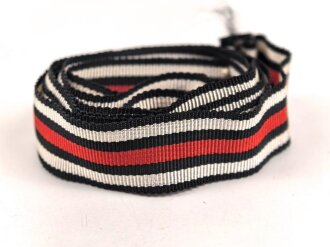 Band zum Ehrenkreuz für Frontkämpfer. Schmale Ausführung für die Bandspange 16 mm. Gesamtlänge 93cm