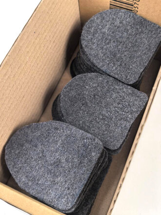 Tuchunterlage für ein Krim- oder Kubanschild Luftwaffe, aus originalem Wehrmachtstuch von Hand ausgeschnitten. Fliegerblusentuch, 1 Stück