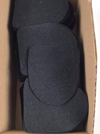 Tuchunterlage für ein Krim- oder Kubanschild Panzertruppe, aus originalem Wehrmachtstuch von Hand ausgeschnitten. 1 Stück