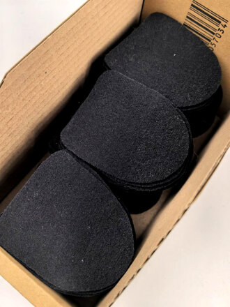 Tuchunterlage für ein Krim- oder Kubanschild Panzertruppe, aus originalem Wehrmachtstuch von Hand ausgeschnitten. 1 Stück